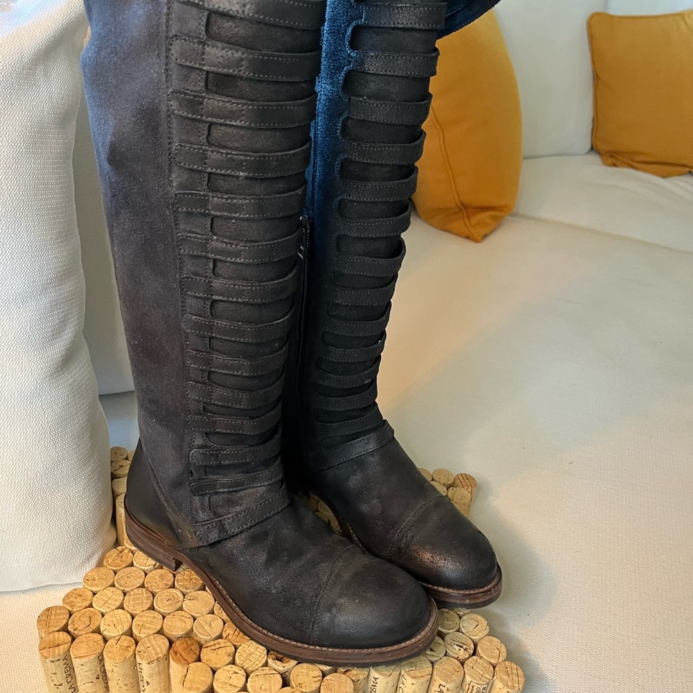 Black Forest knee hi Boots - Picture 14 of 15